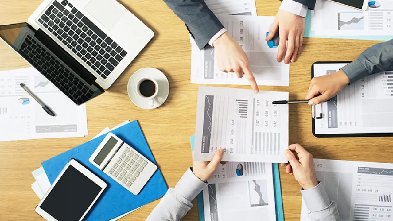 Analisis Data HR Finansial: Dari Administrasi ke Pengambilan Keputusan Strategis