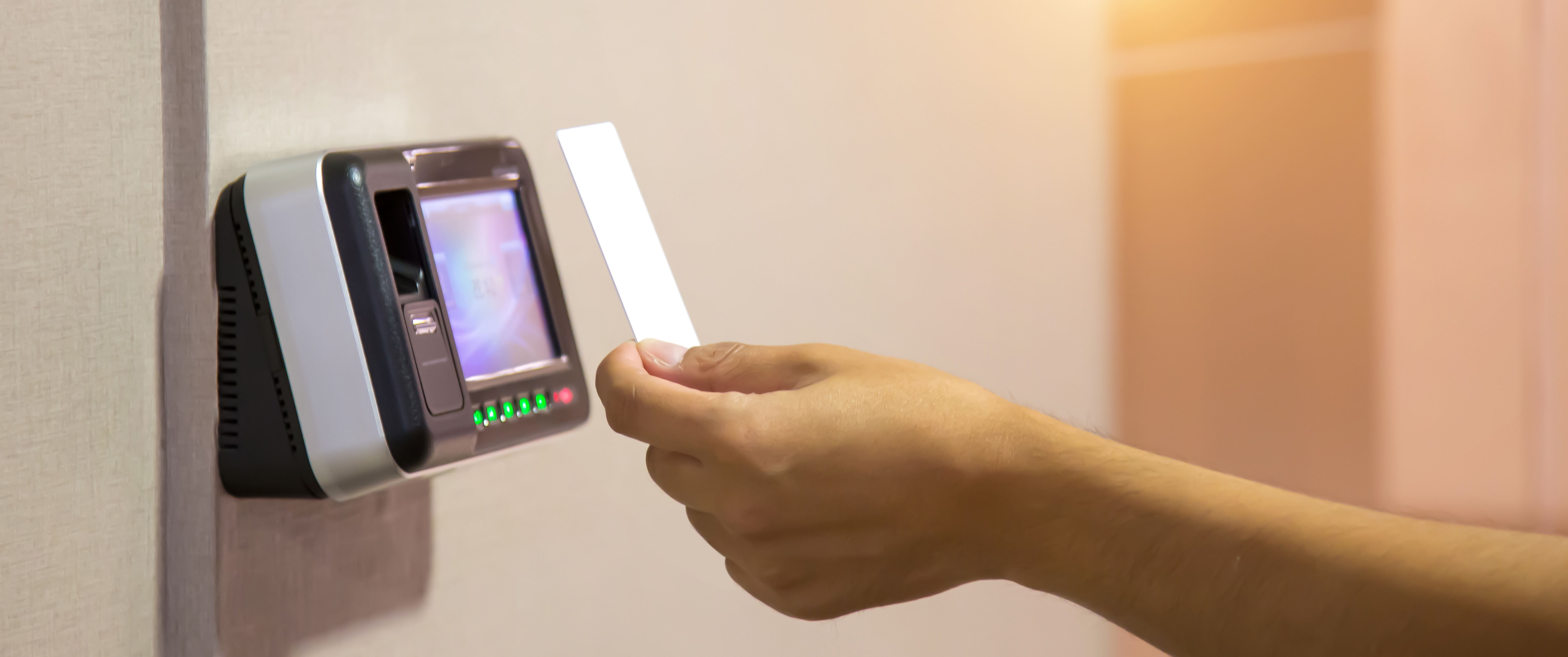 Merapikan Data Kehadiran Karyawan dengan RFID Attendance System